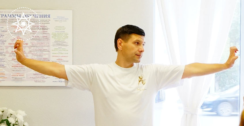 Простые упражнения снимут боль Мужчина делает йогу