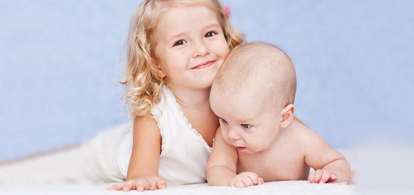 Как познает мир ребенок? Два ребенка