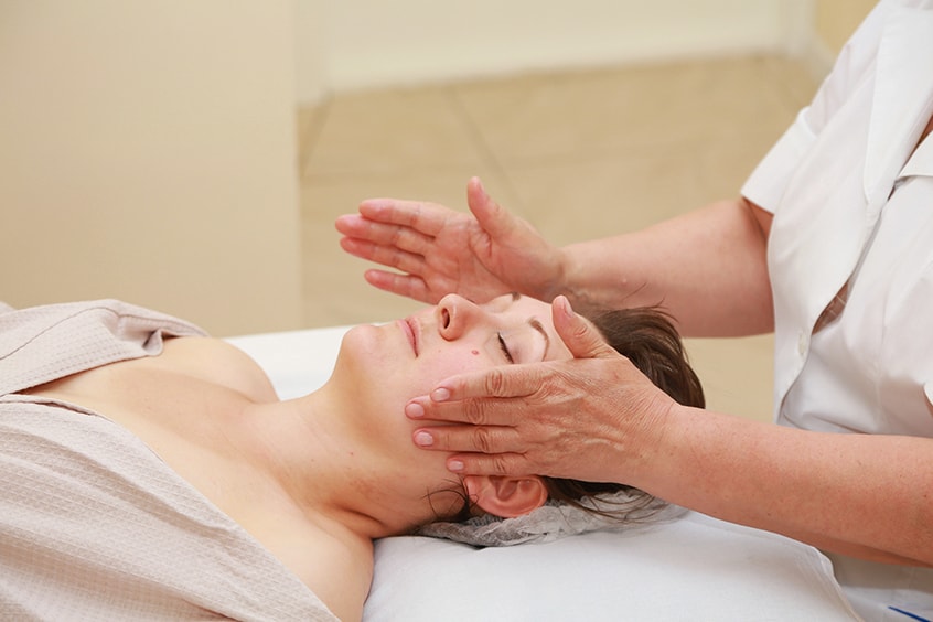 Комплексный подход наиболее эффективен Массаж лица