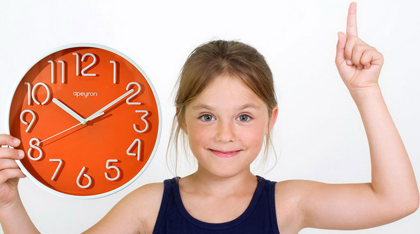 Девочка с часами