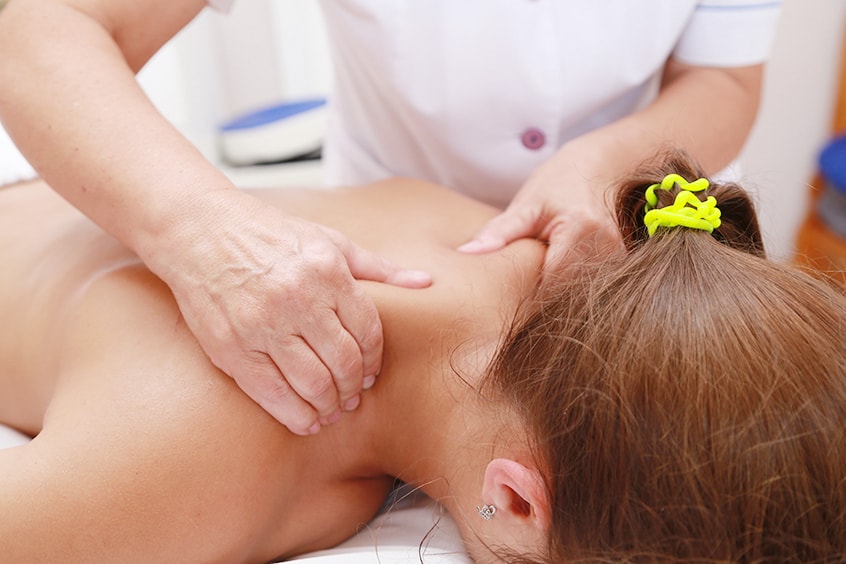 Нужно снять напряжение в мышцах Массаж шеи