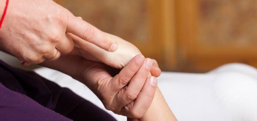 работа с суставами Фото тайский массаж в подарок