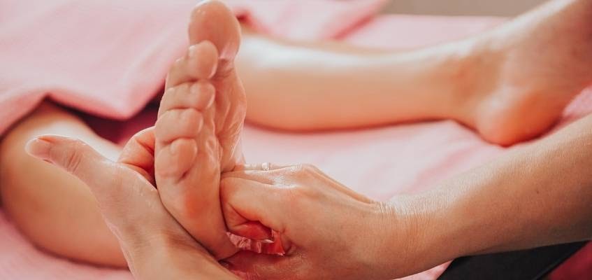 тайский массаж стоп Фото массажа стоп руками