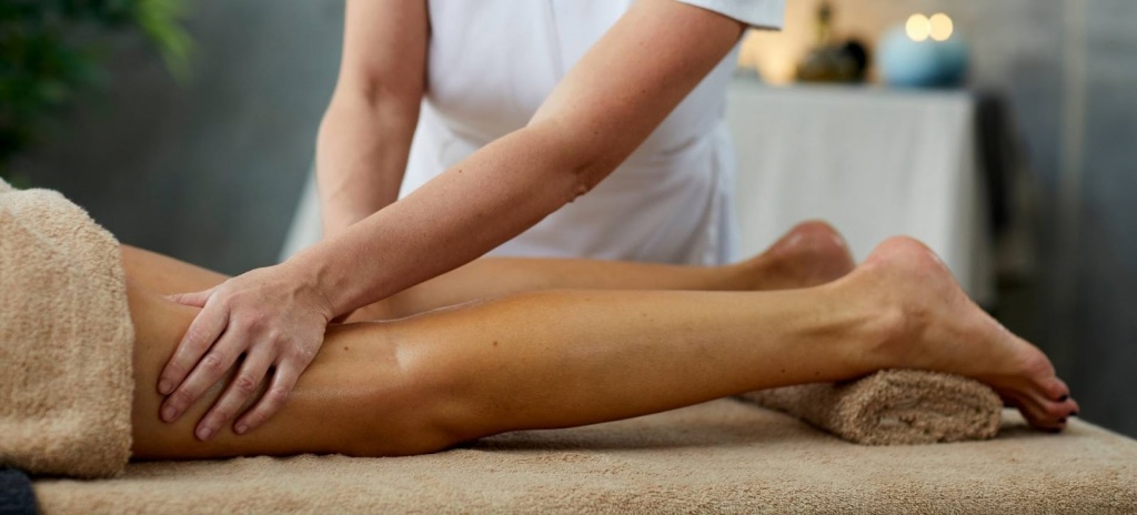 Антицеллюлитный тайский массаж Фото антицеллюлитного тайского массажа