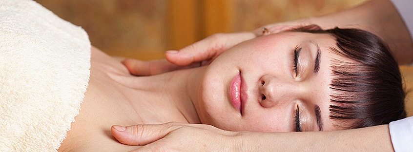 Как сохранить молодость? Массаж шеи