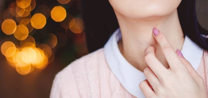 Боли в шее также связаны с психологией Шея девушки