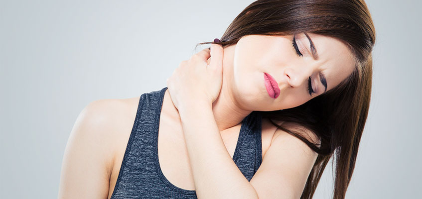 Постоянное напряжение — главная причина боли Девушка и боль