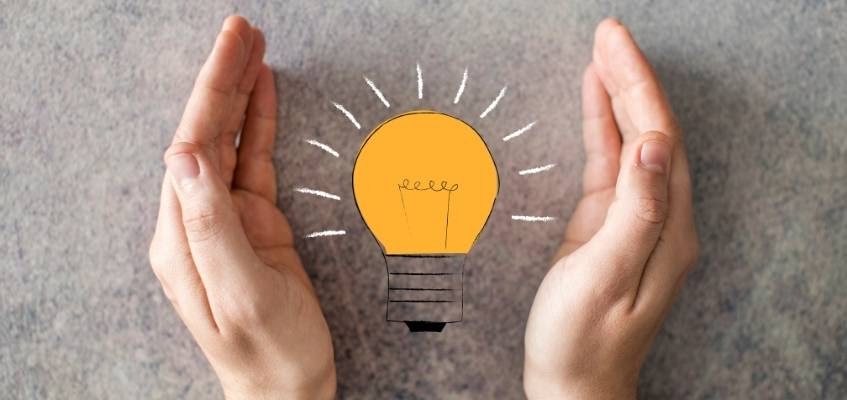 Берегите силы Лампочка между рук