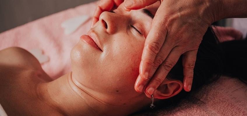 Китайский массаж активизирует особые точки Разминка точек лица