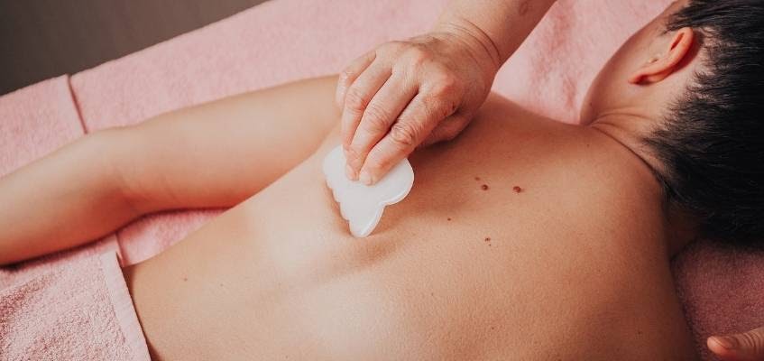 Снимите напряжение со спины массажем Массаж спины специальным скрабом