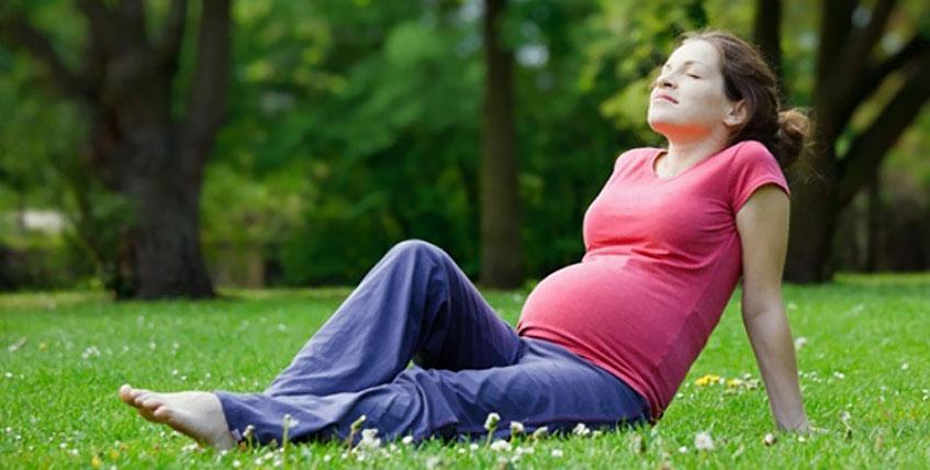 Больше прогулок! Беременная на свежем воздухе