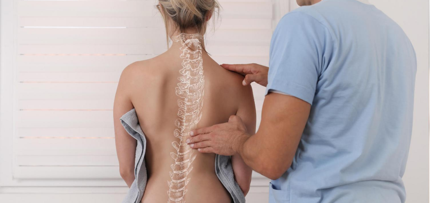 йога для исправления сколиоза