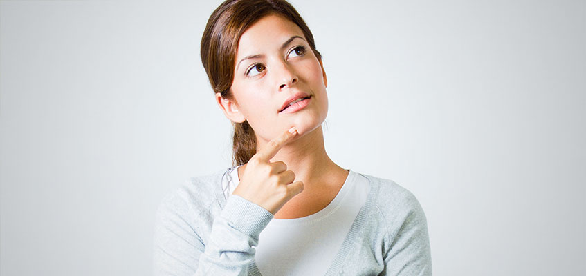 Гормон имеет ряд важных задач Задумчивая женщина