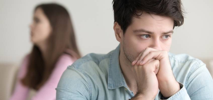 Он есть и мужчин! Мужчина думает упершись в руки