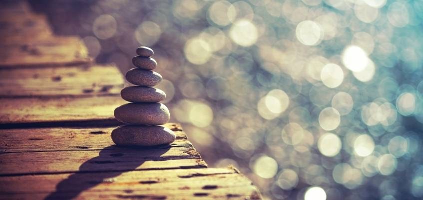 Найдите баланс Камни друг на друге