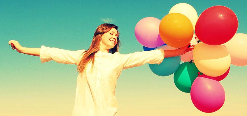 Наполнитесь радостью Девушка с воздушными шарами