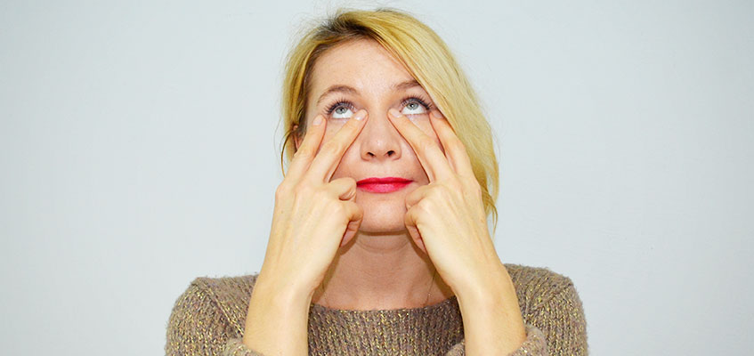 Просто движение двумя пальцами Укрепление век