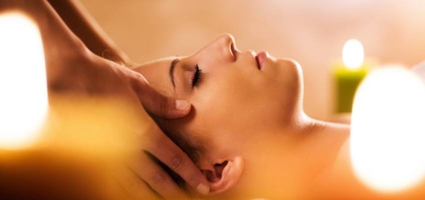 Атмосфера при массаже расслабляющая Массаж лица при свечах